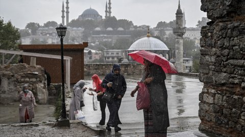 Bahar yağmurlarla geldi: İstanbul ve Ankara'da etkili olacak