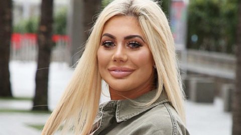 Chloe Ferry Dubai tatilinden bikinili pozunu paylaştı