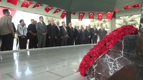 Kılıçdaroğlu ve İmamoğlu Menderes'i mezarı başında andı