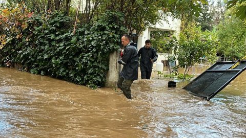 Bodrum'da sağanak etkili oldu: Mahsur kalan 4 kişi kurtarıldı