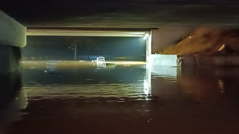 Gaziantep'te sağanak; cadde ve sokaklar suyla doldu