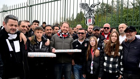 Beşiktaşlı taraftarlardan derbi öncesi takıma destek