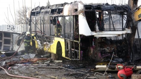 6 otobüs hurdalıkta çıkan yangın ile küle döndü