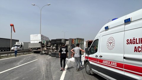 Anadolu Otoyolu'nda 3 kamyon birbirine girdi