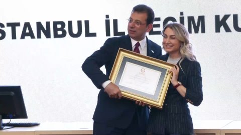 İBB Başkanı Ekrem İmamoğlu mazbatasını aldı: 'Bu mazbata 16 milyonundur!'