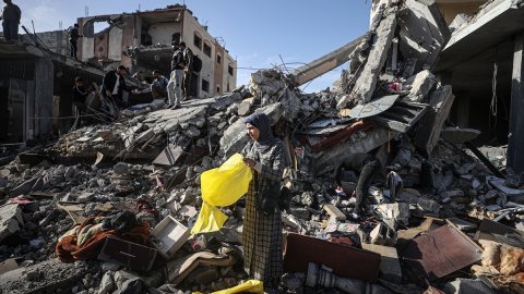 İsrail'in saldırılarını durdurmadığı Gazze'de can kaybı 33 bin 137'ye yükseldi