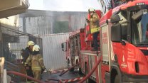 Başakşehir'de inşaat işçilerinin kaldığı konteynerlerdeki yangın ucuz atlatıldı