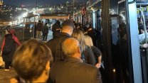 Dumanlar metrobüsü kapladı: Yolcular hemen tahliye edildi