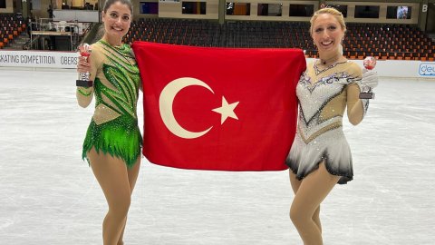 Türk sporcular Naz Arıcı ve Elif Sırma Özel Almanya'da gümüş madalyaya uzandı