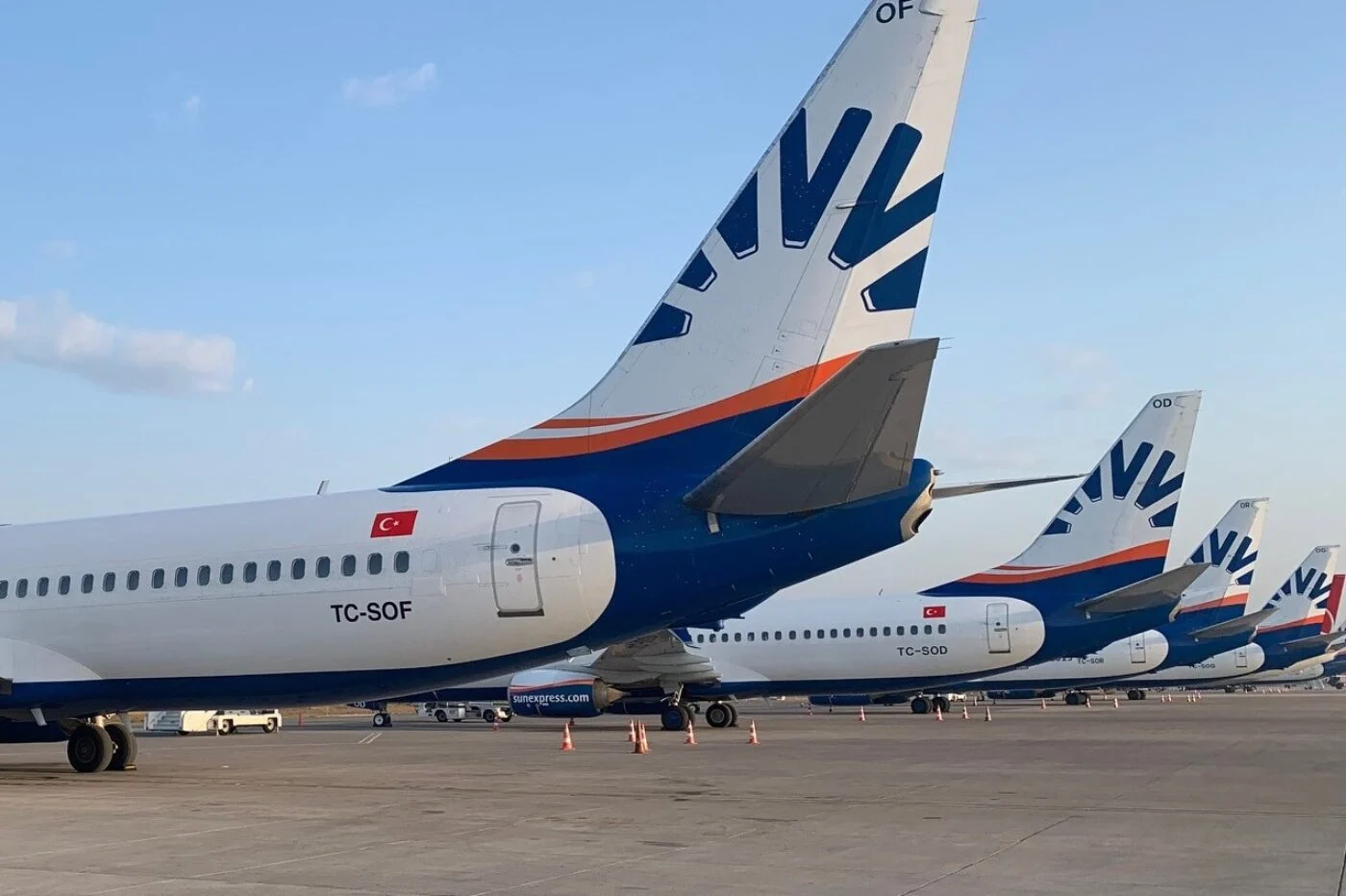 Antalya uçağı Varşova'ya acil iniş yaptı