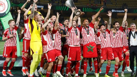 UEFA Avrupa Konferans Ligi'nde Olympiakos şampiyonluğa uzandı