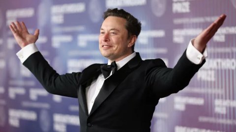 Elon Musk'tan Apple'a gözdağı: "Yasaklayacağım!"