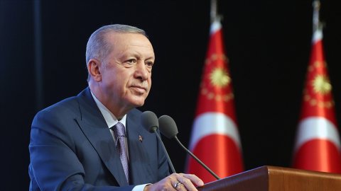 Cumhurbaşkanı Erdoğan'dan A Milli Futbol Takımı'na tebrik telefonu