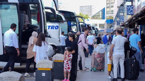 Büyük İstanbul Otogarı'nda tatil dönüşü yoğunluk yaşanıyor