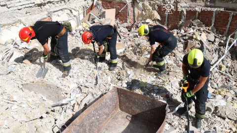 Rusya'dan, Dnipro kentine saldırı: 1'i çocuk 2 kişi hayatını kaybetti