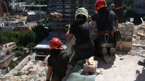 Rusya'dan, Dnipro kentine saldırı: 1'i çocuk 2 kişi hayatını kaybetti