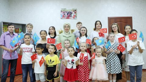 Emine Erdoğan, Astana'da yetimhane ziyaret etti