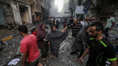 İsrail yine vurdu: Gazze Şeridi'ne yapılan saldırılarda ölüler ve yaralılar var!