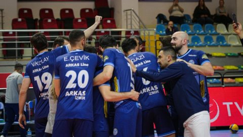 Arkas Spor Erkek Voleybol Takımı, 6 oyuncusuyla yollarını ayırdı