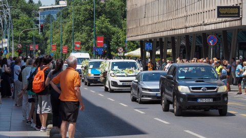 Srebrenitsa Soykırımı kurbanlarının cenazeleri 29 yıl sonra Anıt Mezarlığa uğurlandı