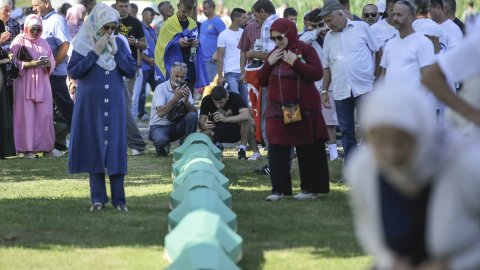 Srebrenitsa Soykırımı'nın 14 kurbanı bugün toprağa veriliyor