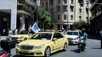 Yunanistan'da taksiciler 24 saatlik grev başlattı 