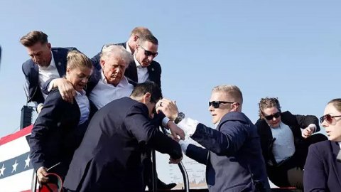 Trump'a yönelik suikast girişimi sırasında kurşun isabet ederek ölen kişinin kimliği açıklandı