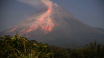 Endonezya'daki Merapi Yanardağı'nda volkanik hareketlilik sürüyor