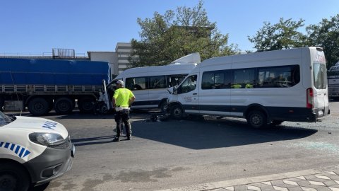 Gaziantep’te işçi servisleri kafa kafaya çarpıştı: Onlarca yaralı var!