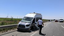 Diyarbakır'daki kazada iki araç çarpıştı: Yaralılar var!