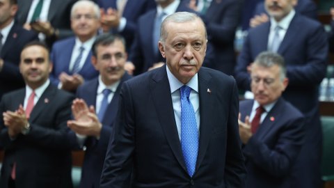 Cumhurbaşkanı Erdoğan grup toplantısında ekonomiye ilişkin konuştu: "Hedefimiz insanlarımızın refahını kalıcı olarak artırmaktır" 