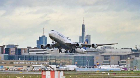 Almanya yolcuları dikkat: 50 uçuş iptal edildi!