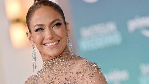 Jennifer Lopez fiziğiyle yıllara meydan okudu!