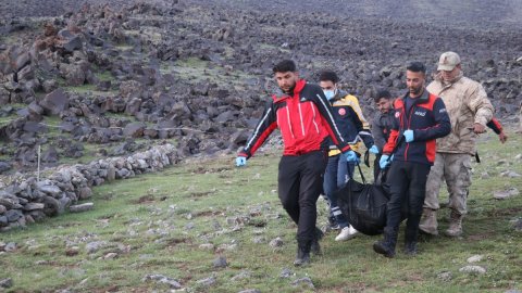 Ağrı Dağı'nda hayatını kaybeden 2 kişinin cenazesi indirildi