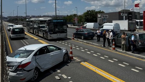 Kaza yapan otomobil metrobüs yoluna girdi: Bir de metrobüsle çarpıştı!