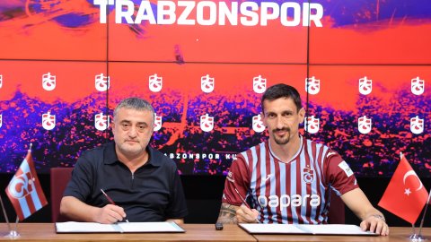 Trabzonspor'da Stefan Savic'e imza töreni düzenlendi