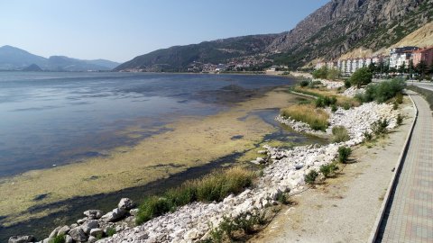 Eğirdir Gölü'nde tehlike! Derinliği 12,8 metre geriledi