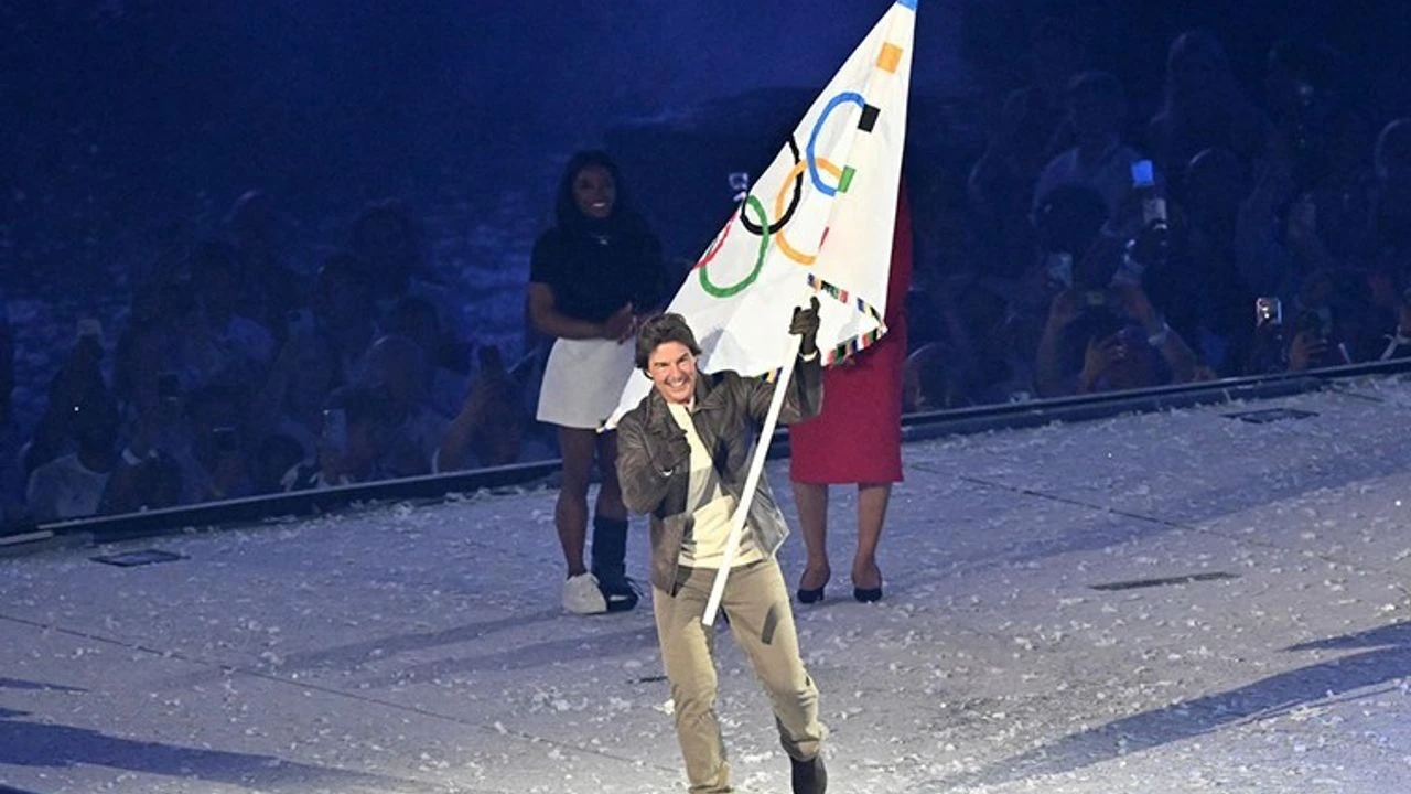 Paris Olimpiyat Oyunları'nda Tom Cruise sürprizi: Stadyumun tepesinden atladı!