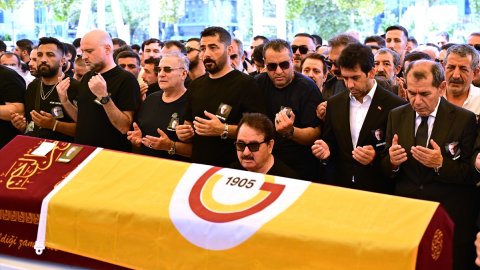 Aydemir Akbaş'ın cenaze törenine damga vuran kare: Tatlıses'ten dostuna son bakış!