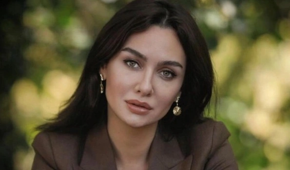 Birce Akalay'dan 'anne-kız' pozu!