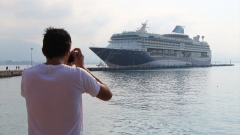 Alanya'ya "Marella Discovery" kruvaziyeri 1743 yolcu getirdi