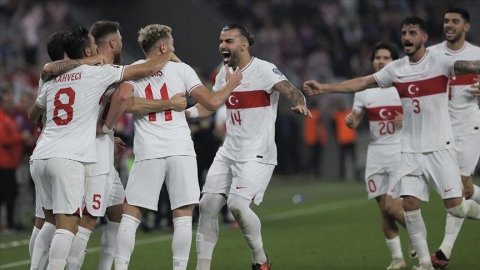 A Milli Futbol Takımı İzlanda maçı için İzmir'de hazırlıklarını tamamladı