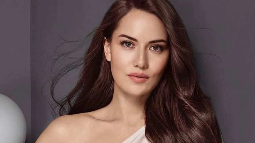 Fahriye Evcen'in yaz pozları hayranlarını adeta büyüledi