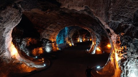 Iğdır'da mağaraların ev sahipliği yaptığı festivale binlerce kişi katıldı