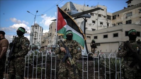 Hamas'ın Lübnan lideri ailesiyle İsrail'in hava saldırısında öldürüldü