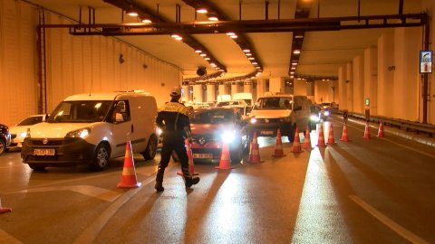 Çağlayan Tüneli'nde kamyon kazası: 1 saat ulaşım durdu!