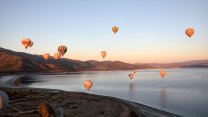 Salda Gölü'nde balon turları: Şiir gibi manzaraya doyamadılar!