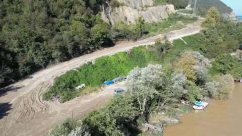 Bartın Irmağı kenarında temizlik vakti: Çöp toplama çalışması yapılıyor