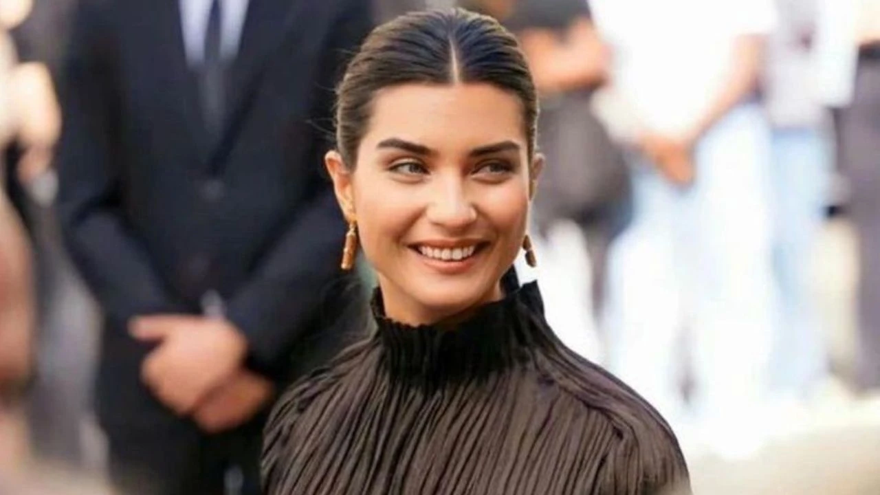 Tuba Büyüküstün yıllarca uzattığı saçlarını kamera karşısında kesti