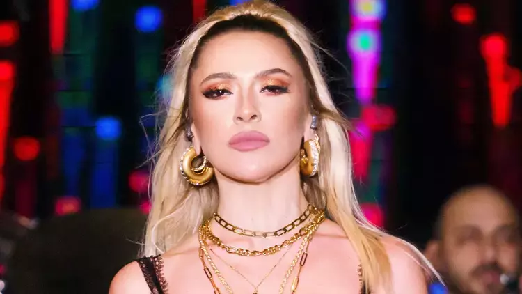 Şarkıcı Hadise yeni sevgilisiyle ilk kez aynı karede!